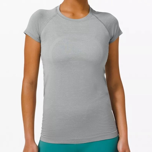 NWOT Lulu Swiftly Tech Top Size 8 - Picture 1 of 3